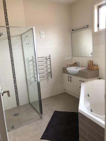 Central Executive 3Br Townhouse 50M To Dean Street 앨버리 외부 사진